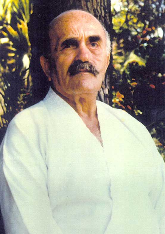 Imi Lichtenfeld, l'ideatore del Metodo Krav Maga, in posa
