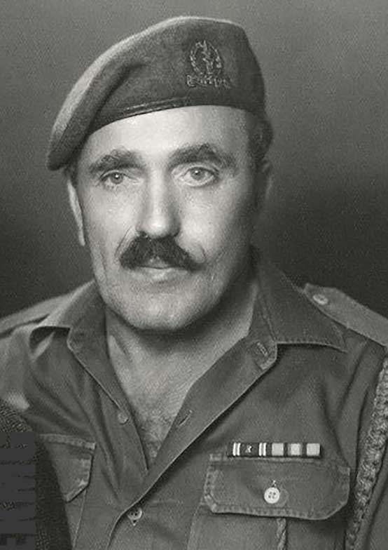 Imi Lichtenfeld, l'ideatore del Metodo Krav Maga, in uniforme militare