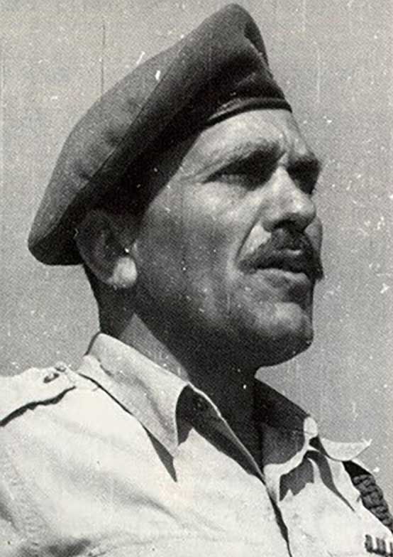 Profilo di Imi Lichtenfeld, l'ideatore del Metodo Krav Maga, in veste militare